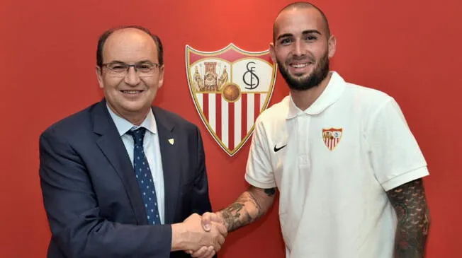 Aleix Vidal fue presentado oficialmente en el Sevilla.