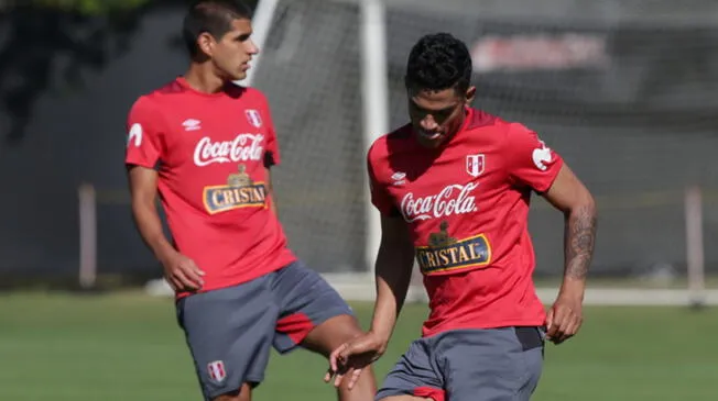 Luis Abram y Anderson Santamaría durante un entrenamiento de la Selección Peruana.