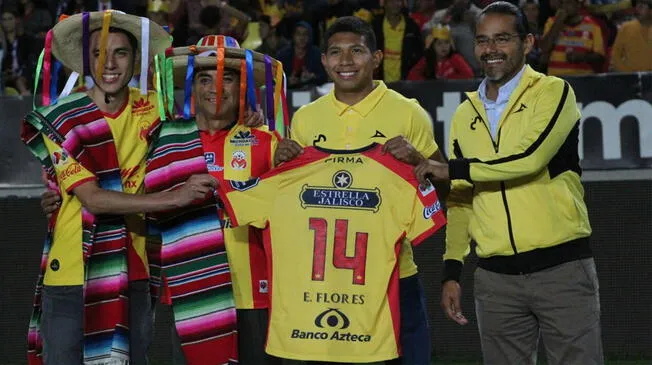 Edison Flores fue presentado como jugador de Morelia frente a la afición.