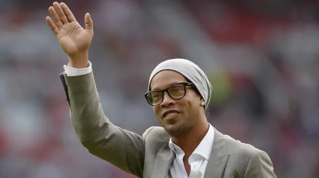 Real Madrid: Ronaldinho llena de elogios a Vinícius Júnior