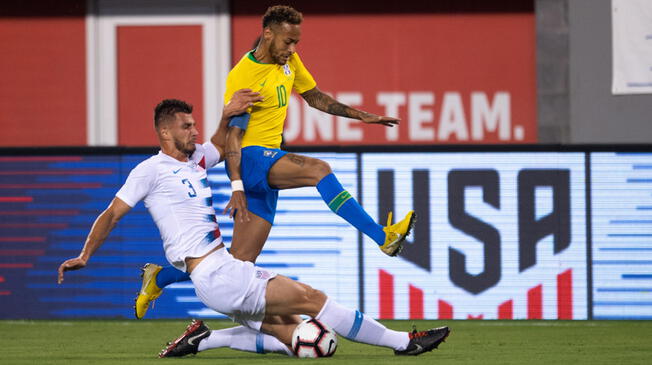 Neymar hizo una espectacular jugada frente a la defensa de Estados Unidos.