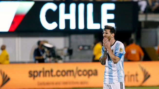 Lionel Messi renunció a su selección tras aquella final perdida ante los chilenos. 
