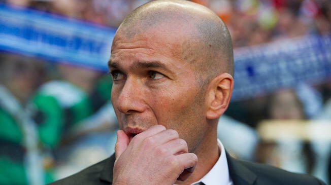 Zinadine Zidane interesa al Manschester United, pero uno de sus grandes amigos lo convencería para que llegue a otra liga