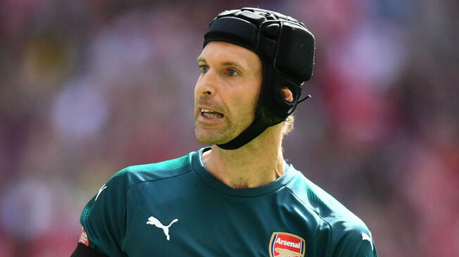El arquero del Arsenal,  Petr Cech, publicó una broma por la apariencia que tiene en FIFA 19. 