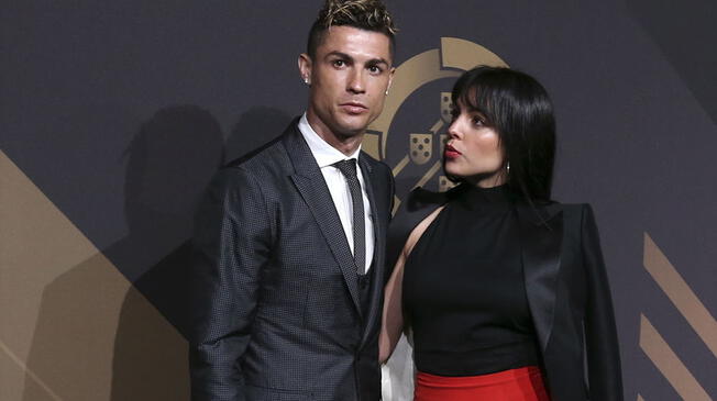 Cristiano Ronaldo junto a su hermosa novia, la española Georgina Rodríguez. 