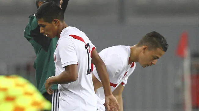 Edison Flores y Cristian Benavente, durante un amistoso de la Selección Peruana.