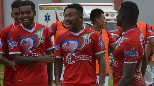 Los jugadores de Unión Comercio celebra uno de los goles ante Ayacucho FC.
