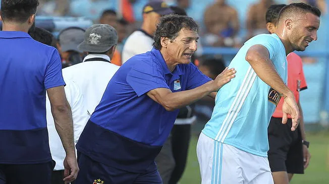Mario Salas respalda a Emanuel Herrera, quien no anotó en los últimos tres partidos. 