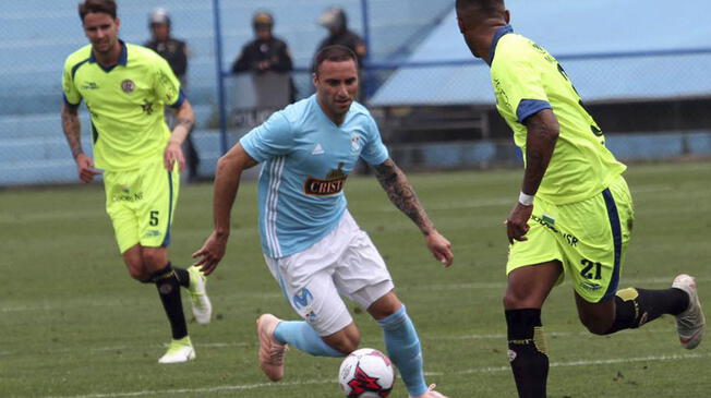 Emanuel Herrera se metió ayer a la cancha con el deseo de volver al gol, pero sigue con la pólvora mojada. Foto: Sporting Cristal