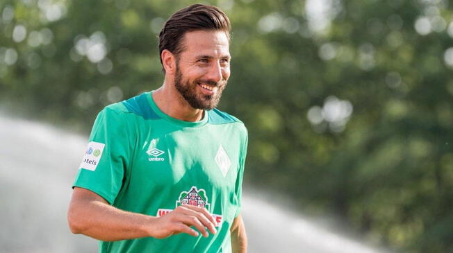 Werder Bremen califica de santo a Claudio Pizarro.