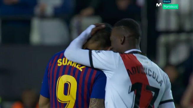 Al término de la primera etapa del Barcelona vs Rayo Vallecano, ambos futbolistas sudamericanos tuvieron un emotivo saludo. 