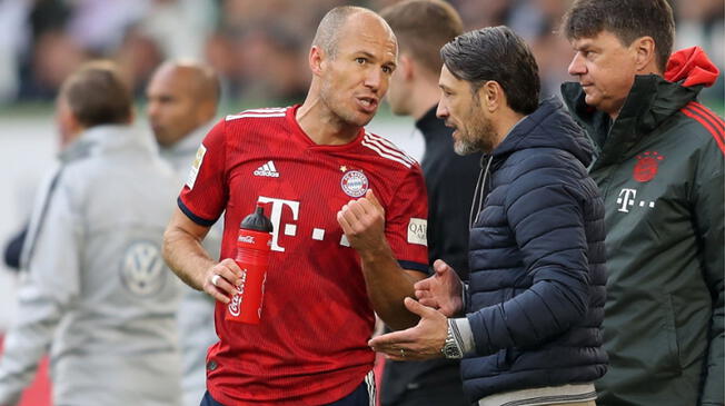 Niko Kovac le da una indicación a Arjen Robben durante un partido del Bayern Múnich.
