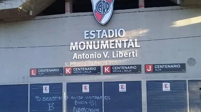 Copa Libertadores: Hinchas de Boca Juniors pintaron el estadio de River Plate | FOTOS