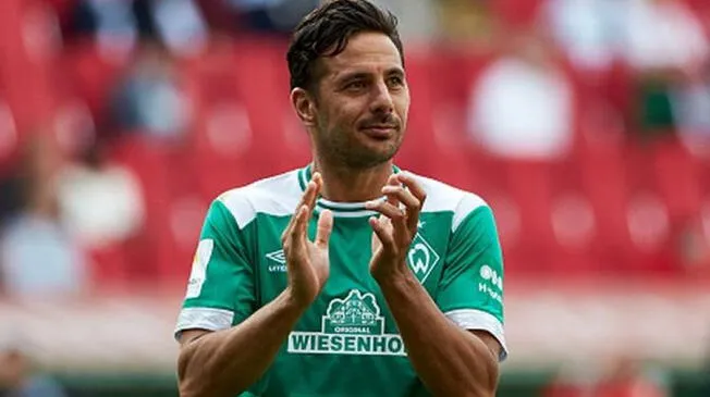 Claudio Pizarro se quedaría tres años más en Werder Bremen, según Frank Baumann gerente deportivo 