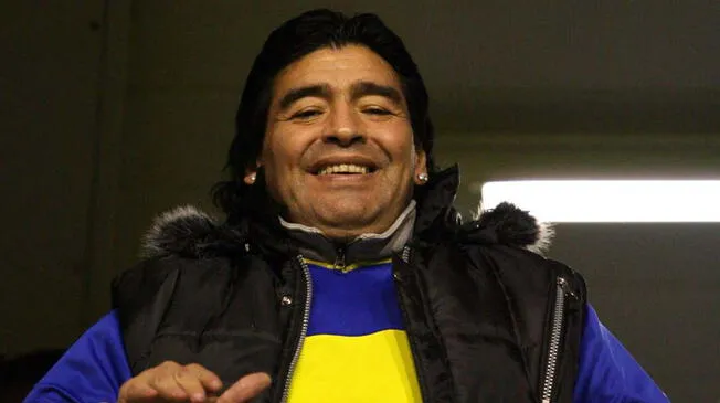 Diego Maradona le mostró su total respaldo al club de sus amores. 