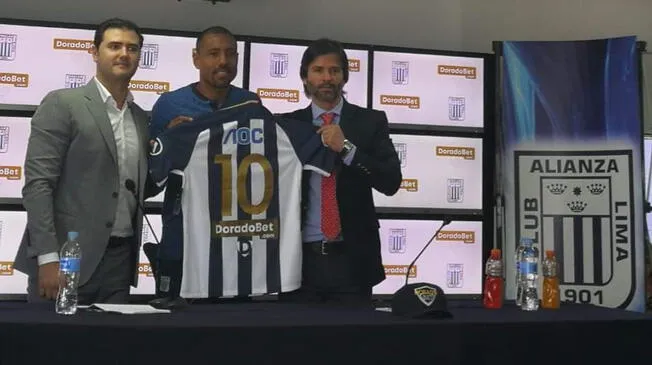 El logo de Doradobet aparecerá en la parte posterior de la camiseta de Alianza Lima desde el partido contra Melgar. 