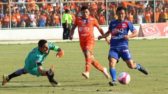 Cesar Vallejo y Carlos Mannucci dan muestra de respeto tras la final de Segunda División 