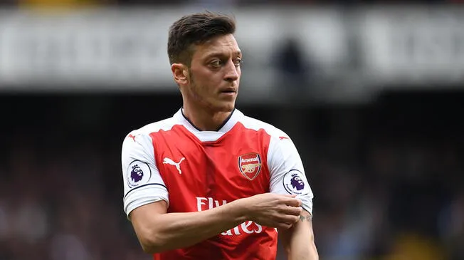 Fortnite: Mesut Özil pasa muchas horas jugando al día y eso le impide recuperarse de su lesión