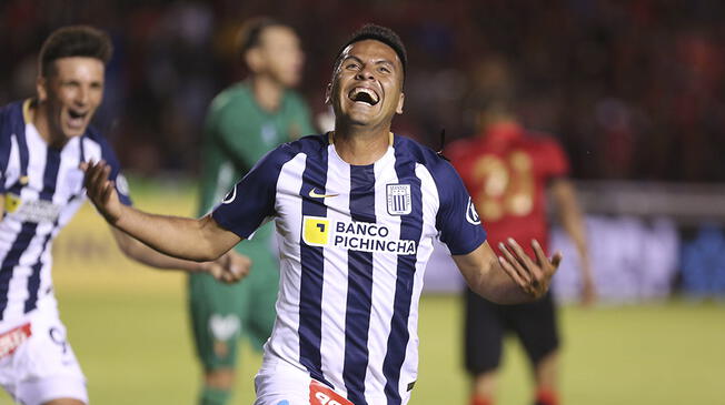 Janio Pósito celebra uno de sus goles con Alianza Lima a Melgar.