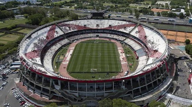 Editorial de Medio Español:  “Les vamos a seguir robando el fútbol y hasta sus almas”