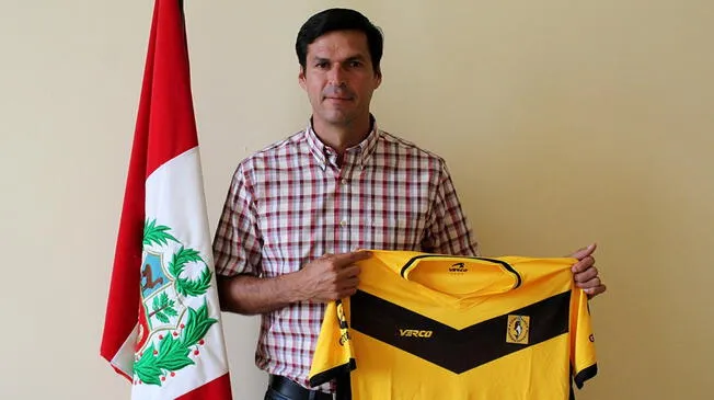 Academia Cantolao anunció a Jorge Araujo como su nuevo técnico.