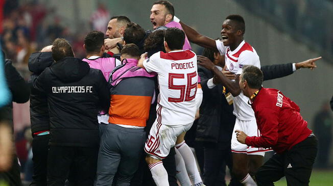 Olympiakos venció 3-1 al AC Milan y pasó a los dieciseisavos de la Europa League.