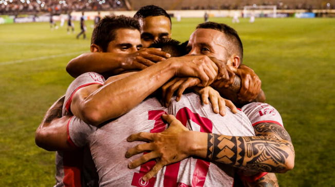 Universitario y su afectuoso saludo al campeón peruano