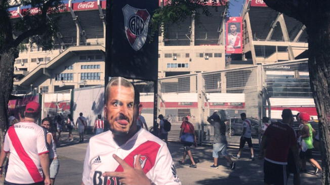 River Plate: Hinchas recuerdan a Dario Benedetto con divertidas máscaras