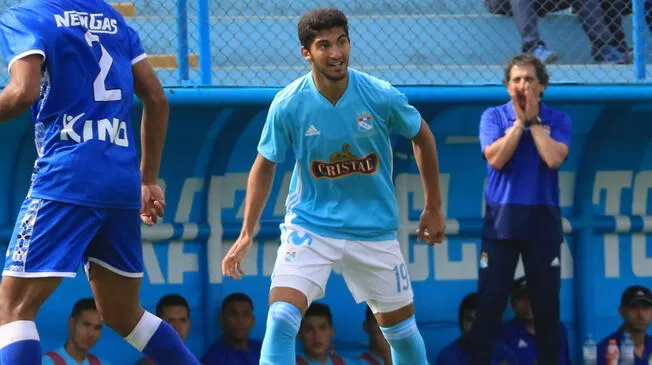 Renato Espinosa, durante un partido con Sporting Cristal en el 2018.