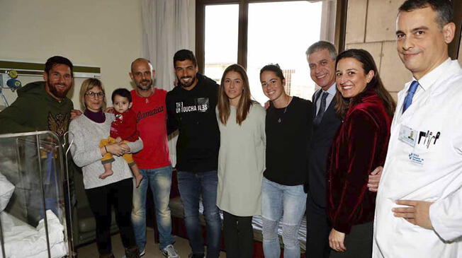 Reyes magos: Lionel Messi y Luis Suárez llevaron alegría a niños en un hospital de Barcelona