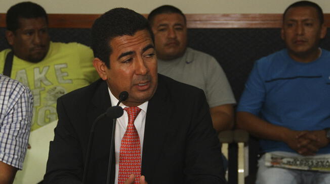 Carlos Moreno reclama los derechos económicos de Christofer Gonzales. 