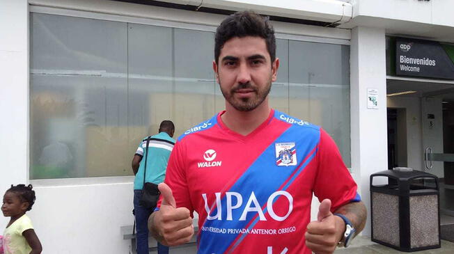 Tulio Etchemaite jugó en Sport Rosario y FBC Melgar. 