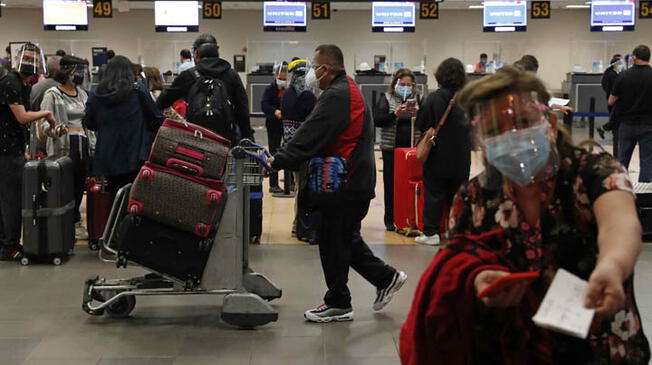 Peruanos optan por viajar a Estados Unidos para recibir vacuna.