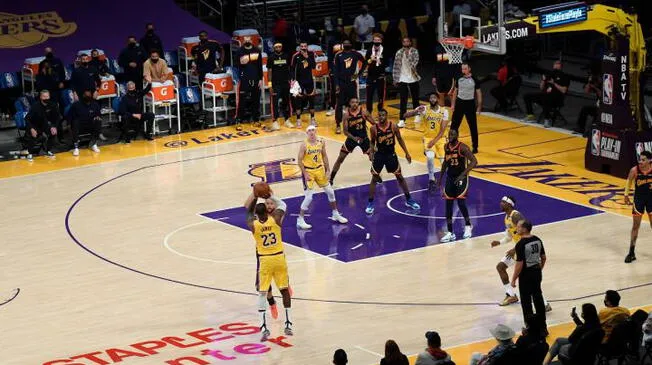 Lakers clasificó a PlayOffs de NBA gracias a un soberbio triple de LeBron James.