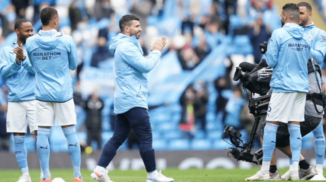 Aguero fue homenajeado por el City