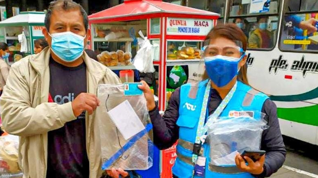 ATU entrega protectores faciales gratuitos en diversos puntos de Lima.