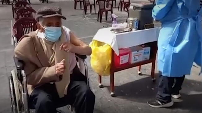 Anciano de 102 años bailó carnaval tras recibir segunda dosis contra la COVID-19