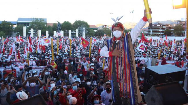 Pedro Castillo realizó mitin en Cusco y anunció cruzada nacional por las mujeres.