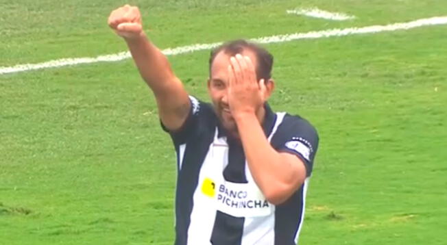 Hernán Barcos sigue con la tradición al momento de celebrar sus goles.  Es el 'Pirata' del gol.
