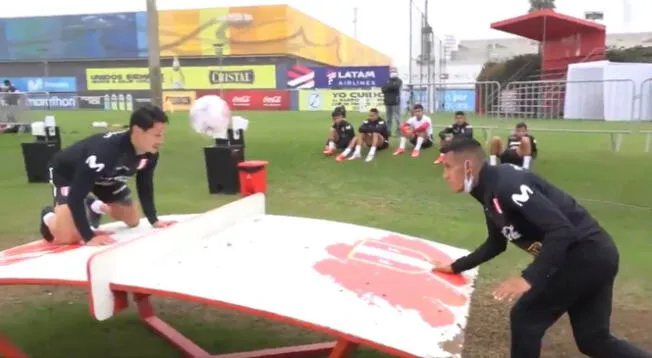 Gianluca Lapadula sorprende con su habilidad con el balón sobre una mesa de teqball - VIDEO