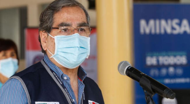 Óscar Ugarte habló sobre las denuncias de documentación falsa en la vacunación.