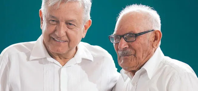 El presidente Andrés Manuel López Obrador junto a su padre