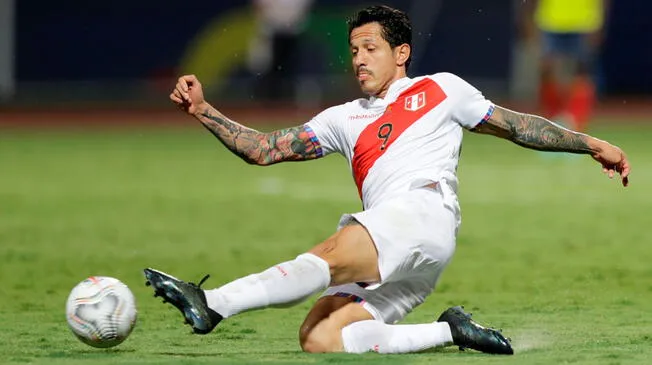 Gianluca Lapadula usa la 9 en la selección peruana.