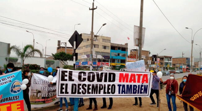 Profesionales de salud del Hospital de Villa el Salvador protestan por despidos