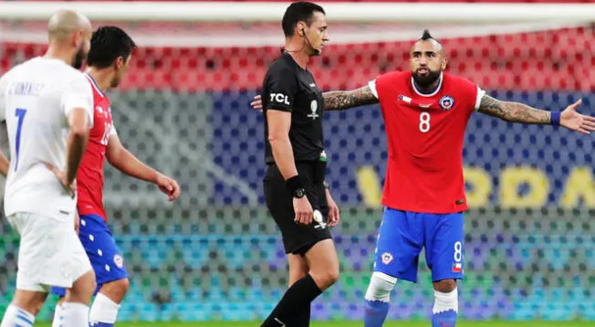 Wilmar Roldán en el partido Chile vs Paraguay