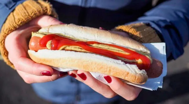 Viral Cliente come dos hot dogs y deja propina de 16 mil dólares