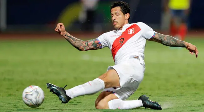 Gianluca Lapadula es titular indiscutible en Perú