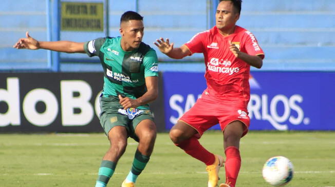 Oswaldo Valenzuela marcado por Marcos Lliuya en un partido entre Alianza Lima vs. Sport Huancayo. Foto: Prensa FPF