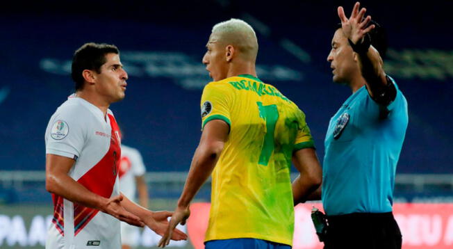 Roberto Tobar fue el árbitro del Perú vs Brasil por semifinales de Copa América 2021.