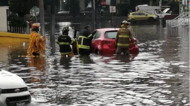 Ahora, lluvias inundan Naucalpan, Estado de México